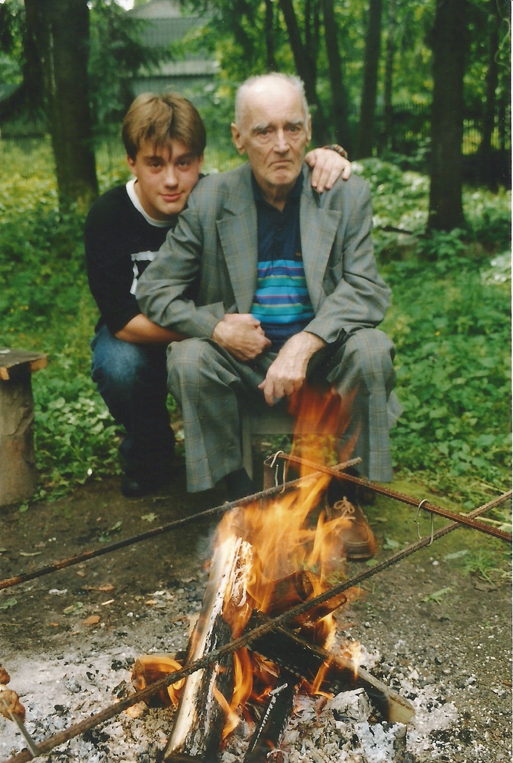 С внуком Егором на даче. 2005 год. | Фото: Владимир Снегирев