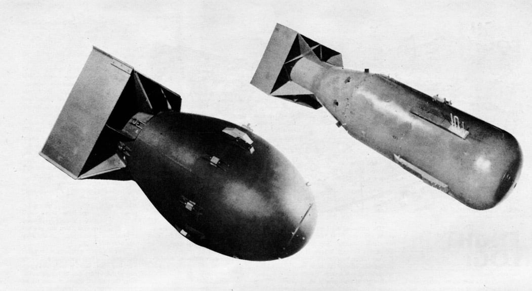 Первые американские бомбы «Малыш» и «Толстяк», сброшенные на Хиросиму и Нагасаки