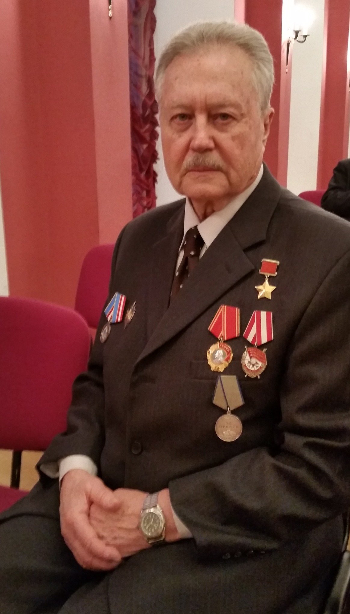 Герой Советского Союза Владимир Ильич Горовой не выглядит на свои почти что 88. Фото: из личного архива Владимира Горового