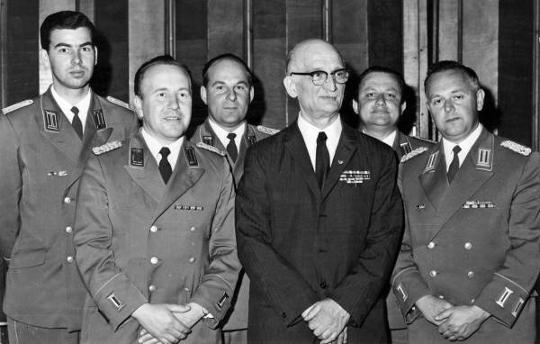 На фото он в гостях у коллег из ГДР в 1967-м году. Фото: предоставлено Лидией Борисовной Боярской