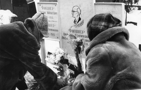 Памятник на Донском кладбище с его настоящей фамилией и, так и не отошедшей от него и после кончины, фамилией друга – подполковника Рудольфа Ивановича Абеля Фото: предоставлено Лидией Борисовной Боярской