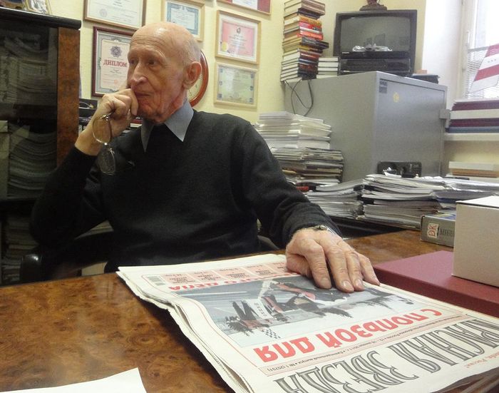 «Красную звезду» Юрий Иванович стал читать ещё до войны, когда в 1940 году в Харькове поступил в спецшколу № 14.
