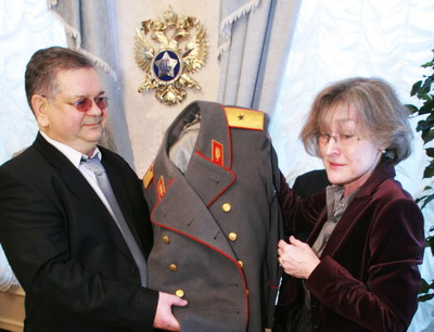 Реликвии в дар разведке        